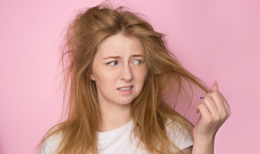 Comment enlever l'effet paille sur les cheveux ?